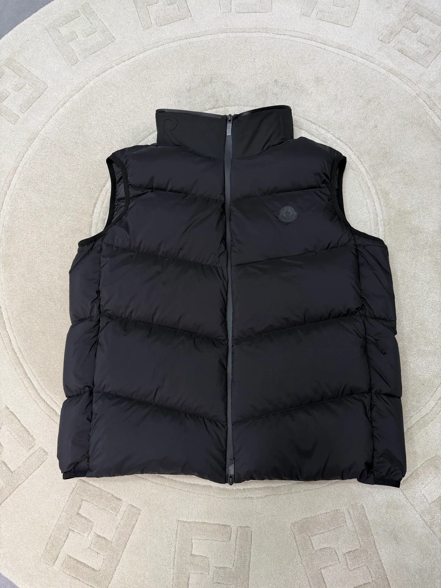 Moncler Valmasque Valmasque ， 。 Valmasque ， Series 。 。 ， ， 。 size：12345